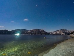 Холодный, но не замёрзший мир заповедного озера