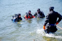 Управляющий Горноалтайской епархией совершил  погружение в Телецкое озеро