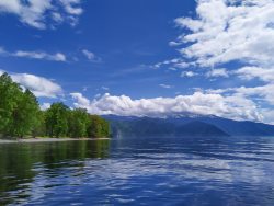  На Золотое озеро пришло лето