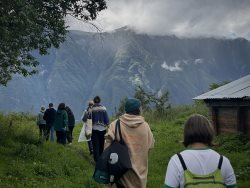 От Золотого озера до рабочего офиса: участники экспедиции "К Золотому озеру" работают над аудиогидом