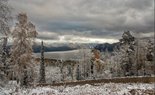 Алтайский заповедник. Первый снег на Телецком озере. Вид с дороги с перевала Клык.