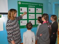 В школе села Яйлю появился стенд для новостей Алтайского заповедника