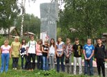 У мемориала погибшим в годы Великой Отечественной войны. Фото Е. Веселовский 
