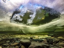 По обе стороны льда.