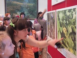 В Национальном музее им. А.В. Анохина открылась фотовыставка "Восьминогие охотники Золотого озера"