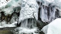 Водопад Корбу «проснулся» в середине зимы