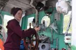 Юлия Артамонова за штурвалом теплохода МИРАЖ