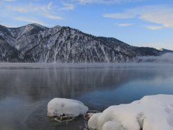 Телецкое озеро. Вода и лед.