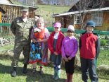 Накануне Дня Победы в Яйлю вручили подарки детям войны, проживающим в с. Яйлю. Данная акция проведена по инициативе Алтайского заповедника, Яйлинской основной общеобразовательной школы, ТОС с. Яйлю (территориального общественного самоуправления). Фото И. Калмыков
