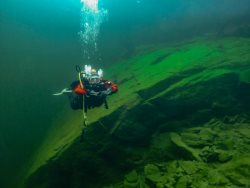 Дайвинг на Телецком озере в декабре.