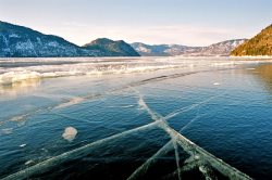 А давайте вместе узнаем МАКСИМАЛЬНУЮ ТОЛЩИНУ ЛЬДА на Телецком озере 