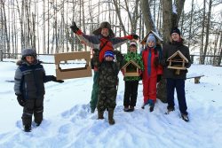 Яйлинские школьники помогают птицам пережить холодную зиму.