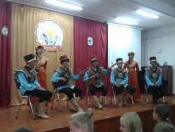 Мини-фестиваль на школьной сцене